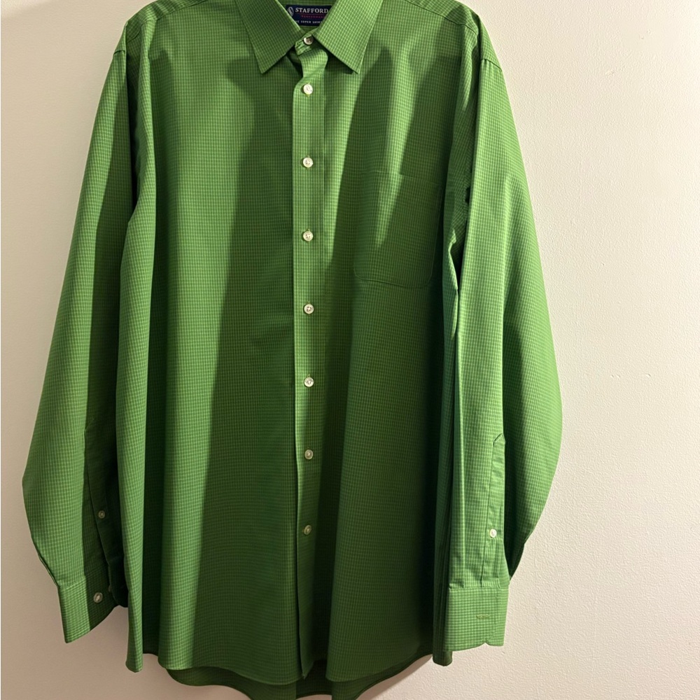 Stafford Green Dress Shirt with Long Sleeves and Pointed Collar